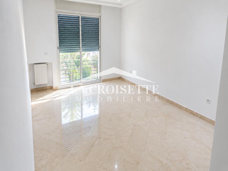 Triplex S+4 avec piscine à La Soukra